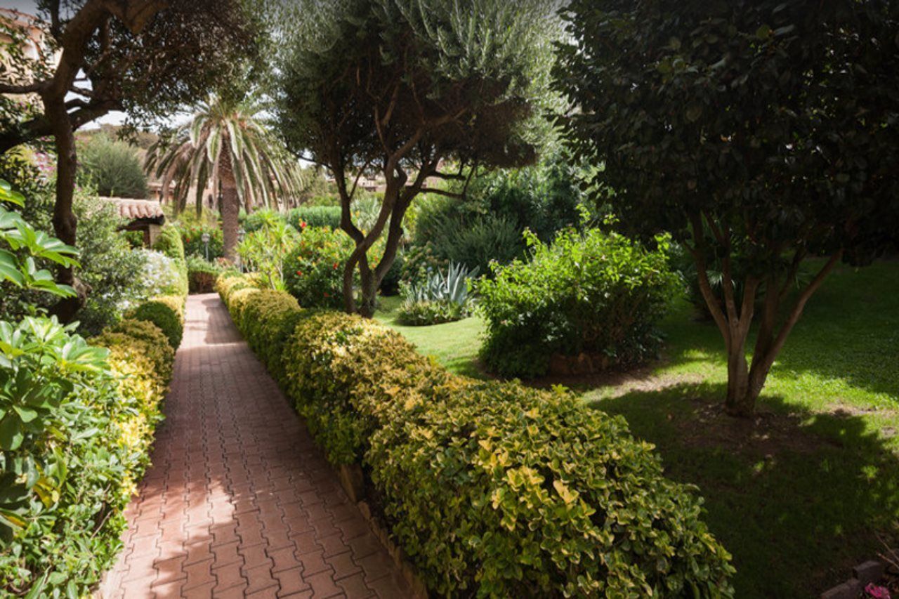 Grand Hotel Smeraldo Beach Baja Sardinia Exterior photo